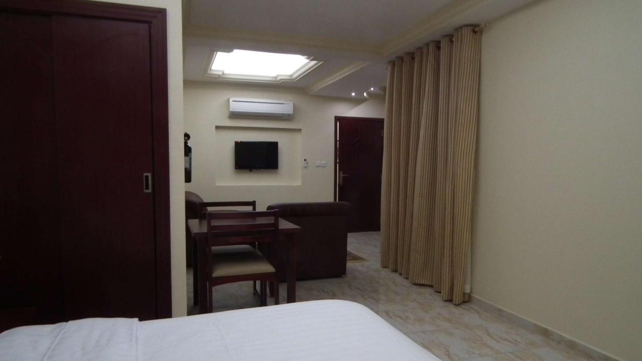 Al Ferdous Hotel Apartments Muskat Bagian luar foto